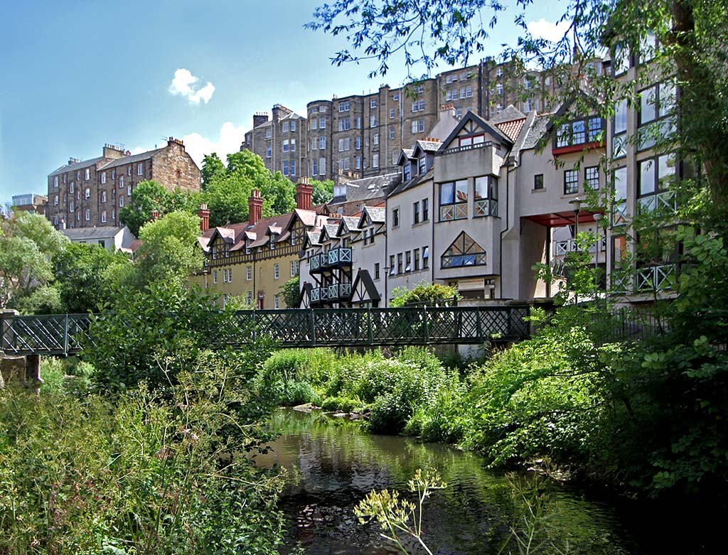Loking downstreeam along the Water of Leith, beside Hawthornbank Lane, Dean