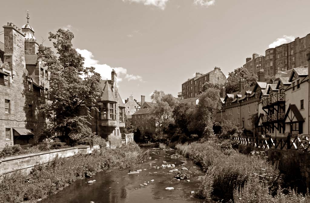 Loking downstreeam along the Water of Leith, beside Hawthornbank Lane, Dean
