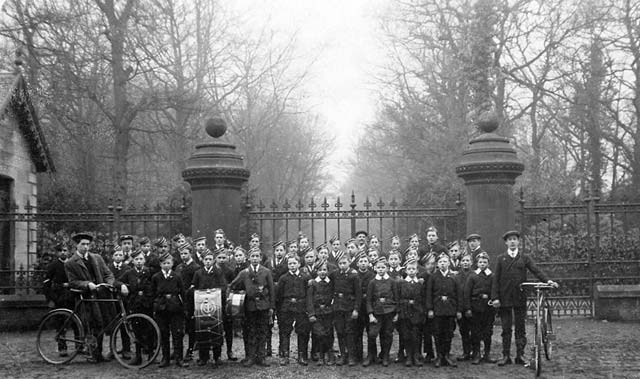 Around Edinburgh - 49th Edinburgh Boys' Brigade Company , 1905-06 - Where was this photograph taken?