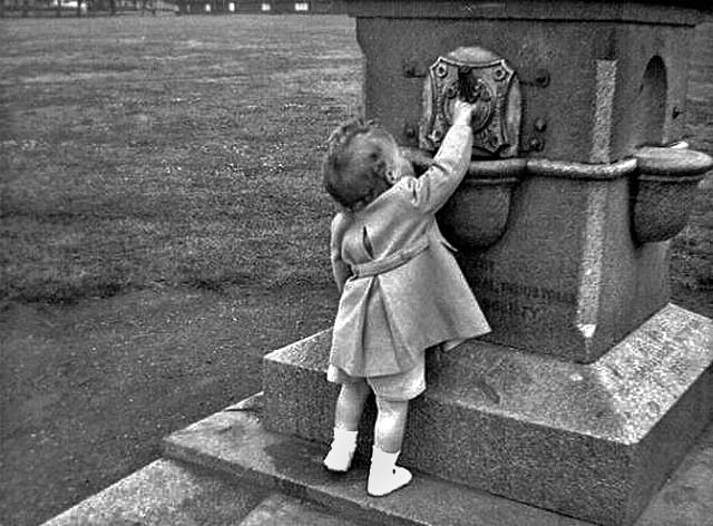 Fountain in an Edinburgh Park.  Which park is this?