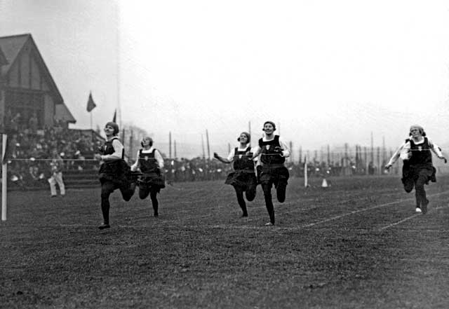 Ladies Racing - Edinburgh University Playing Fields, Myreside