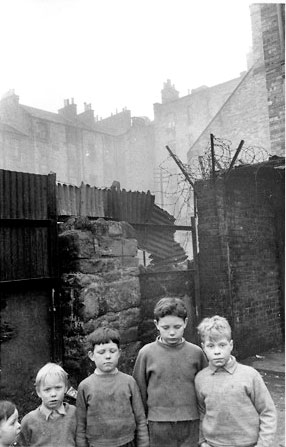 Photograph taken in Edinburgh, 1960  -  Where is it?