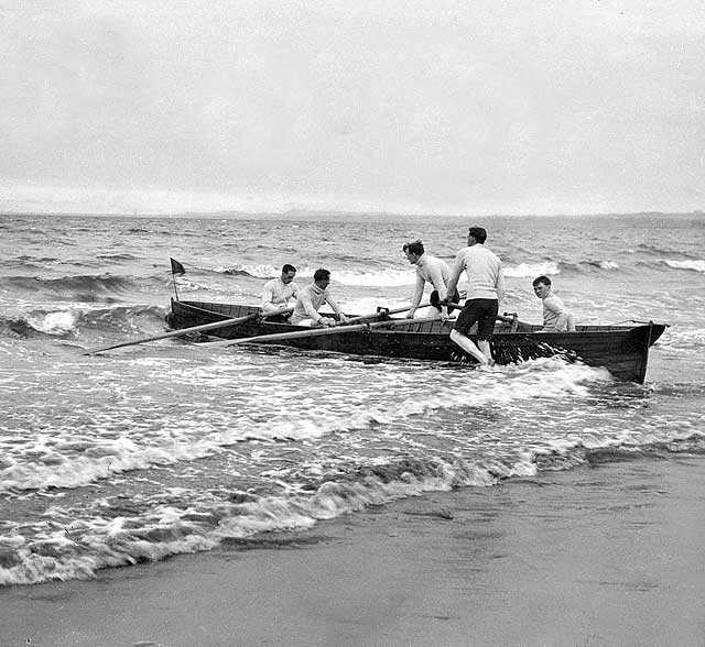 Rowing Boat at the Shore - Who? When? Where?