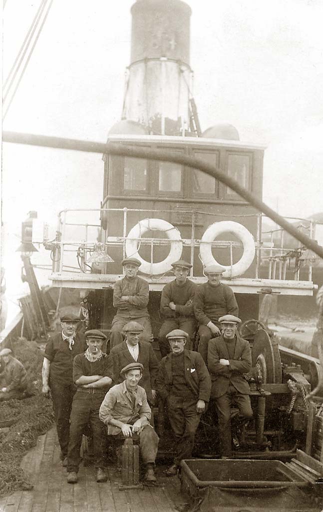 Where is it?&nbsp; -&nbsp; A Trawler, perhaps at Granton Middle Piier