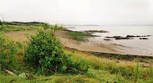 Edinburgh Waterfront  -  The Shore of the Firth of Forth beside West Shore Road, Granton  -  28 July 2002