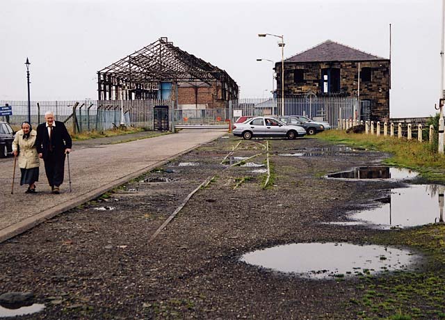 Edinburgh Waterfront  -  A Walk along Middle Pier, Granton Harbour  -  3 August 2002