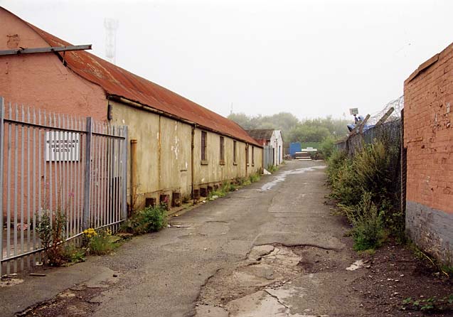 Edinburgh Waterfront  -  Lane leading inland from West Harbour Road  -  4 August 2002