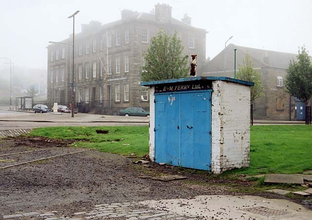 Edinburgh Waterfront  -  E & M Ferries Ltd hut at the entrance to Granton Harbour  -  4 August 2002