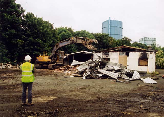Edinburgh Waterfront  -  Demolishing White Huts  -  West Shore Road, Granton  -  10 September 2002