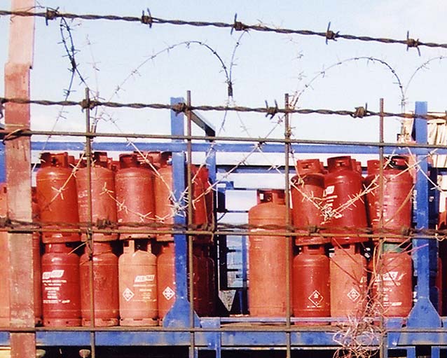 Edinburgh Waterfront  -  Zoom-in to the Flo Gas Yard, West Shore Road  -  6 October 2002