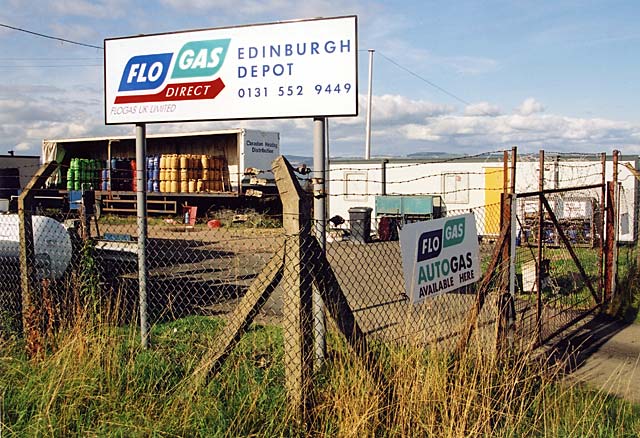 Edinburgh Waterfront  -  Flo Gas Yard, West Shore Road  -  6 October 2002