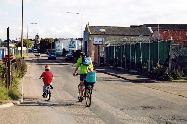 Edinburgh Waterfront  -  Cycling, West Harbour Road  -  6 October 2002