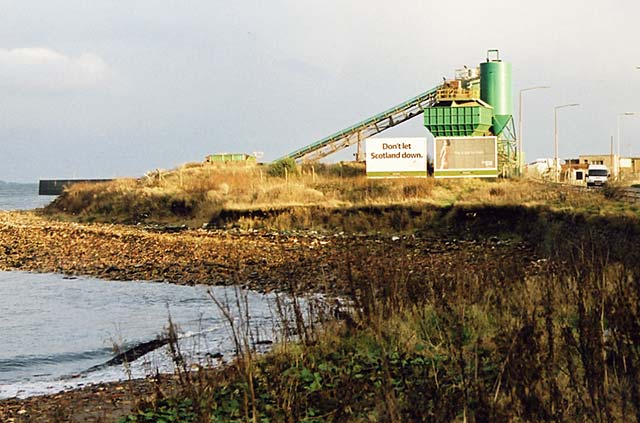 Edinburgh Waterfront  -  Zoom in to Premix Concrete in West Shore Road  -  30 December 2002