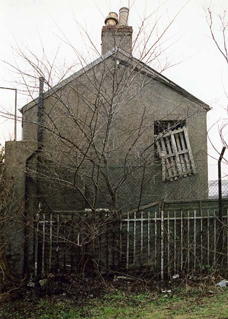 Edinburgh Waterfront  -  Old House in West Shore Road