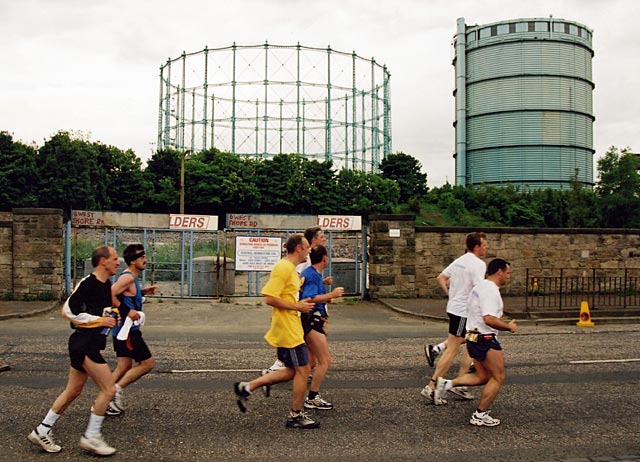 Edinburgh Waterfront  -  The 2003 Edinburgh Marathon passes Granton Gasworks  -  15 June 2003