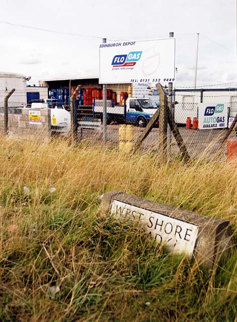 Edinburgh Waterfront  -  Flo Gas yard at the eastern end of West Shore Road  -  28 September 2003