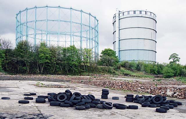 Edinburgh Waterfront - Gasometers and Tyres - 4 May 2004