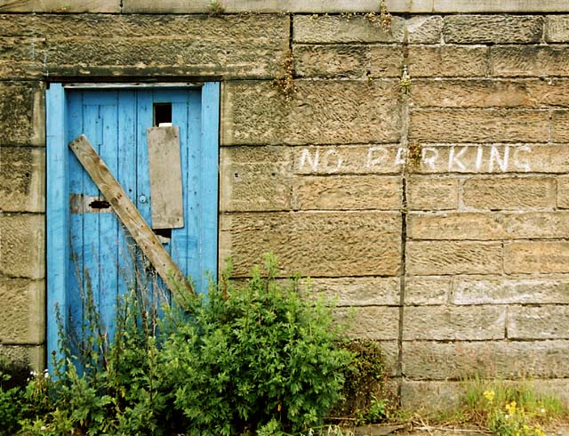 Edinburgh Waterfront  - Middle Pier, Granton Harbour  -  "No Parking"  -  22 June 2004