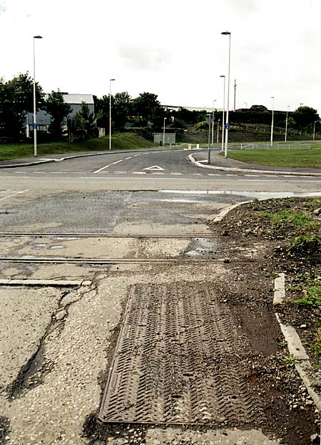 Edinburgh Waterfront  -  Waterfront Avenue  -  now open  -  30 June 2004