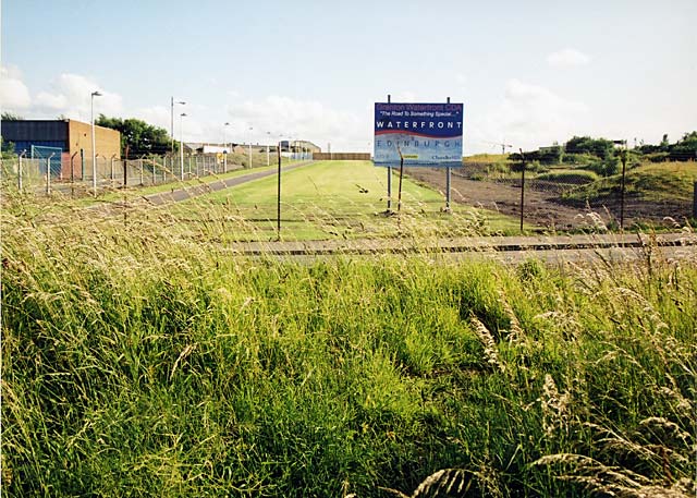 A new route between Western Breakwater and Saltire Square  -  30 June 2004