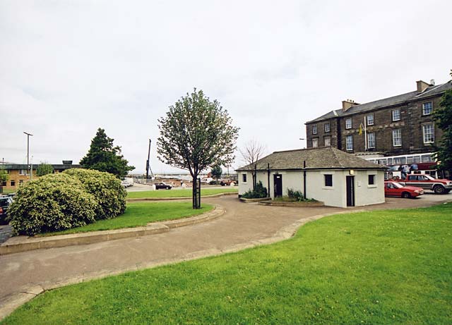 Edinburgh Waterfront  -  Zoom-in to Granton Square