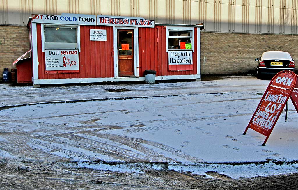 Edinburgh Waterfront  -  Derek's Place, selling hot and cold food, close to the entrance to Middle Pier, Granton Harbour  -  June 2006