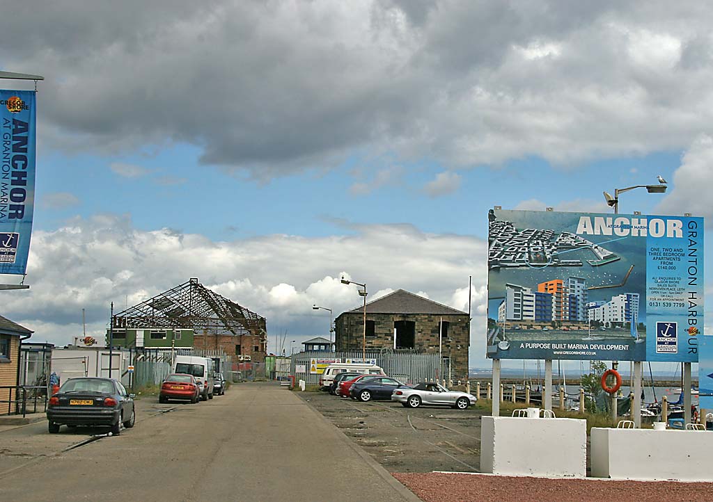 Edinburgh Waterfront  -  Building commences at Middle Pier  -  'Anchorage' apartments  -  July 2006