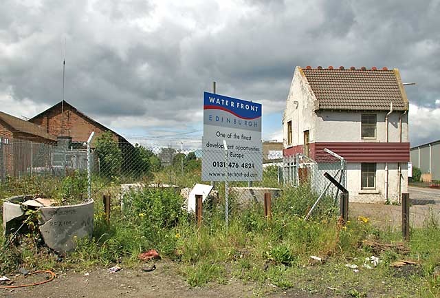 Edinburgh Waterfront  -  William Waugh scrap yard  -  July 2006