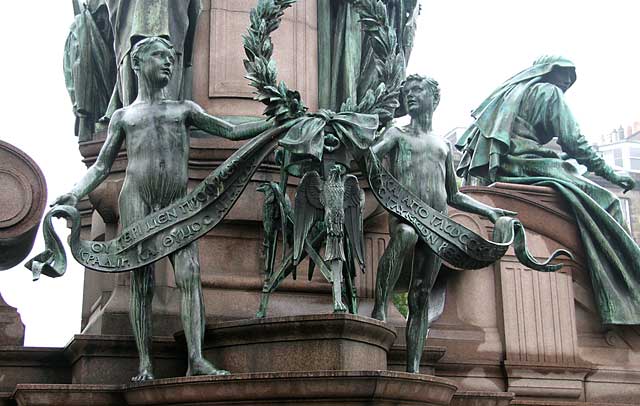 The Gladstone Monument in Coates Gardens  -  August 2006