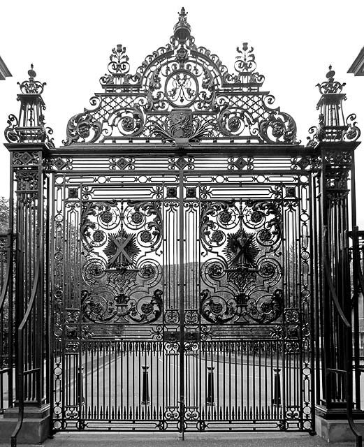 Holyrood Palace  -  Cafe Gardens and Park Keeper's House  -  June 2010