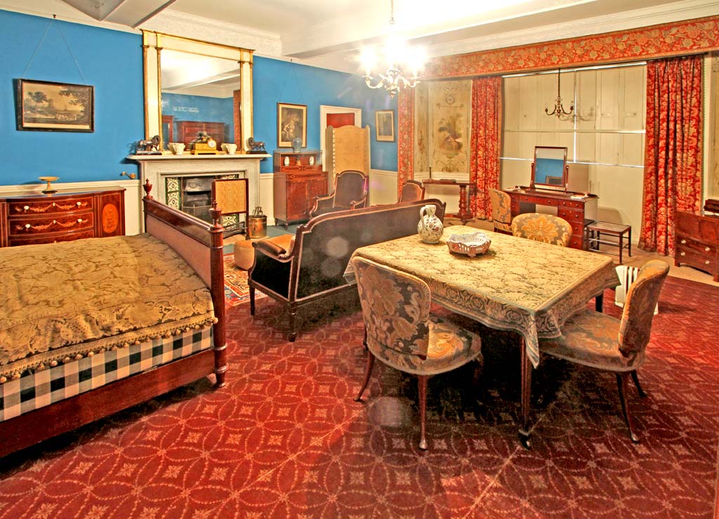 0_buildings_-_lauriston_castle_interior_guests_bedroom_7_087170.htm