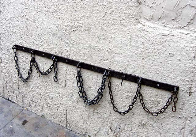 Mechanic Arms, Gilmerton - Old chains where the horses are supposed to have been tethered - 2010