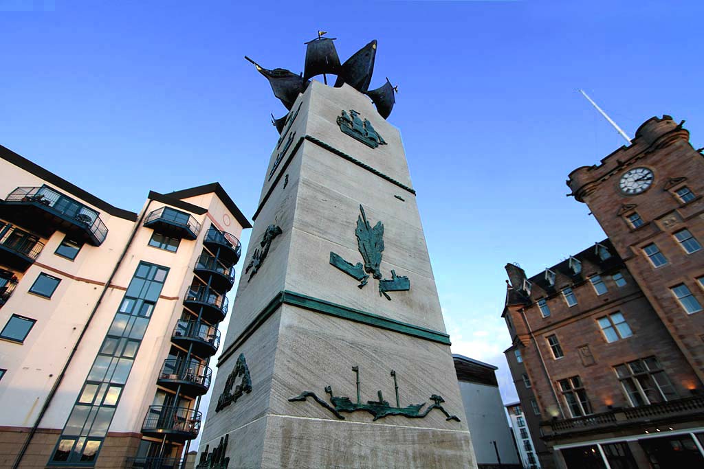 Merchant Navy Memorial, The Shore, Tower Place -  November 2010