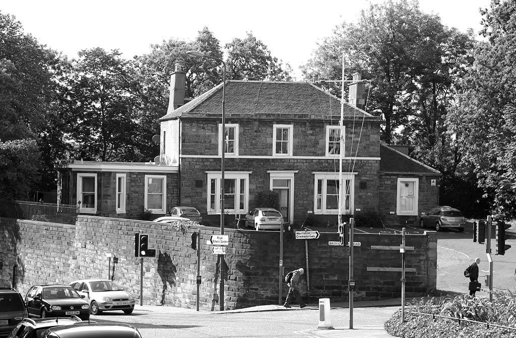 Royal Navy Club, i Broughton Road  -  On the corner of Broughton Road and Canonmills  -  June 2010