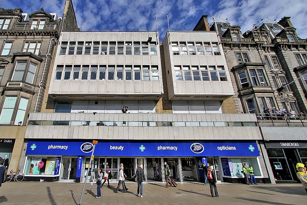 Princes Street Shops, 101-103  -  Photo taken on the day of the Pope's visit to Edinburgh  -  September 16, 2010