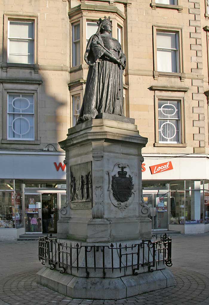 Statue to Queen Victoria at the Foot of Leith Walk