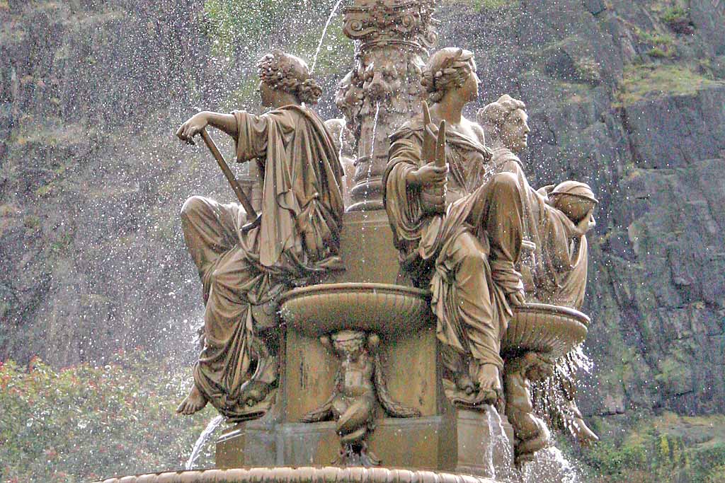 The Ross Fountain and Edinburgh Castle  -  Photograph 21 December 2003