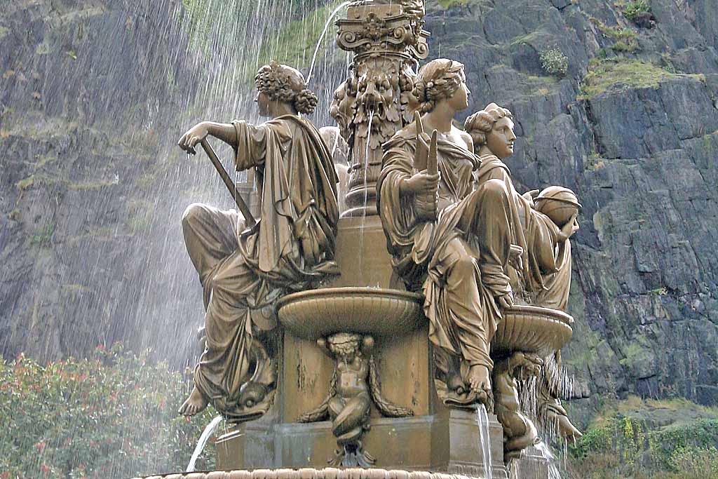 The Ross Fountain and Edinburgh Castle  -  Photograph 21 December 2003