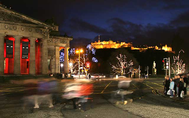 The Royal Scottish Academy, Edinburgh Castle and shoppers in Princes Street