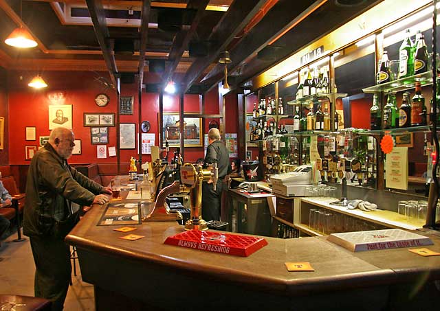 Rutherford's Lounge Bar - Drummond Street