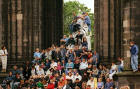The Scott Monument  -  Spectators for the Edinburgh Festival Cavalcade on 3 August 2003  -  zoom-in