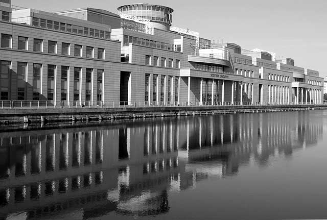 The Scottish Executive Office, Victoria Quay, Leith Docks  -  Photographed 2006