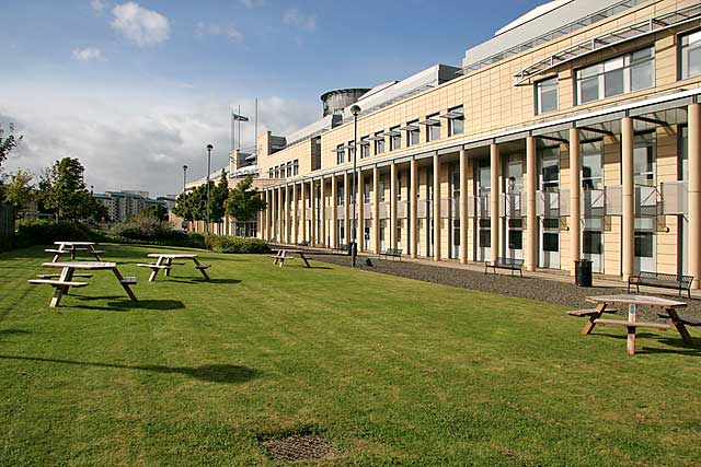 Scottish Government Office  -  Victoria Quay, Leith  -  September 2007