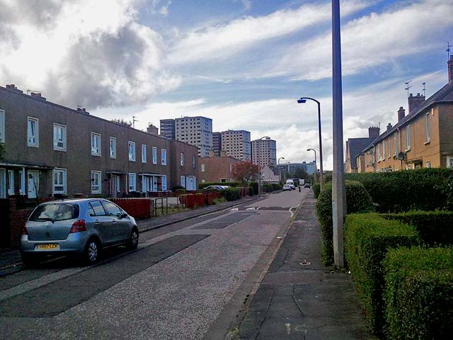 Sighthill maisonettes and other housing  -  High rise flats in the background demolished 2011