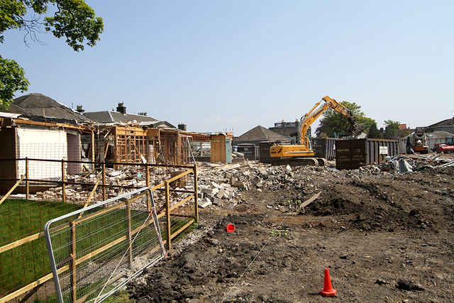 0_buildings_-_st_columba's_hospice.htm  -  Demolition of the late-1970s Buildings