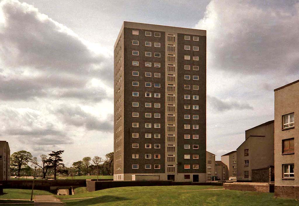 Tweedmuir House, Niddrie House District, Edinburgh  -  Photograph taken 1987