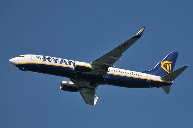 Boeing 737-8AS above the Firth of Forth between Granton and Cramond, approaching Edinburgh Airport, on Ryanair flight FR5578 Alicante to Edinburgh, August 24, 2009