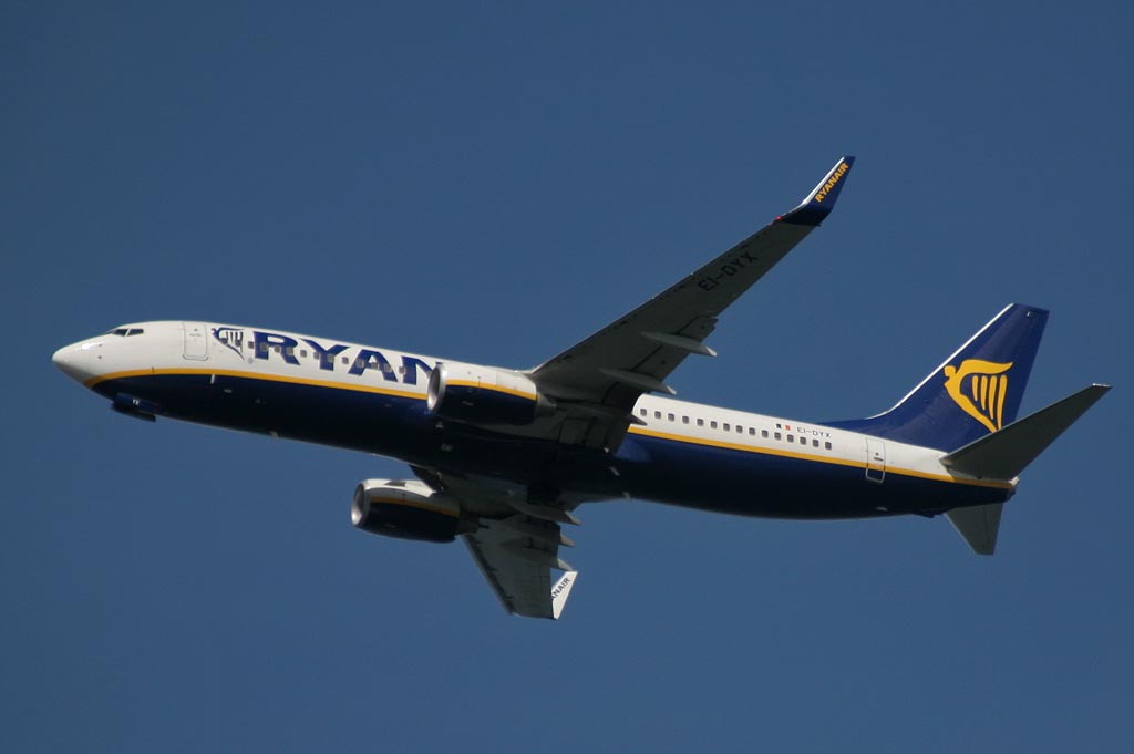 Boeing 737-8AS above the Firth of Forth between Granton and Cramond, approaching Edinburgh Airport, on Ryanair flight FR5578 Alicante to Edinburgh, August 24, 2009