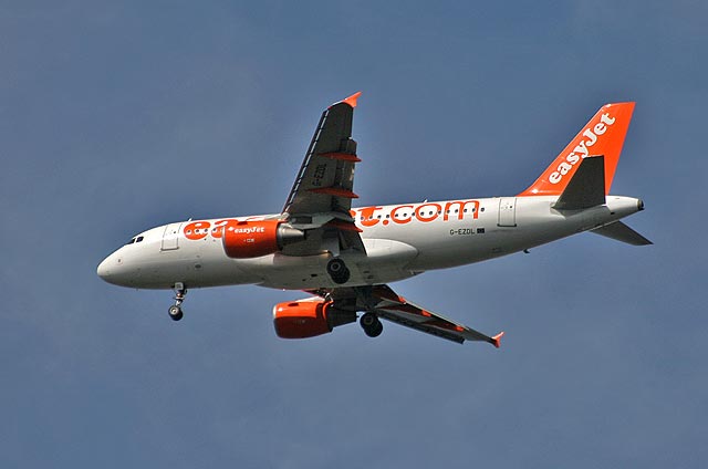 Airbus A319-111 above the Firth of Forth between Granton and Cramond, approaching Edinburgh Airport, on easyJet flight EZY6906 Geneva to Edinburgh, August 24, 2009