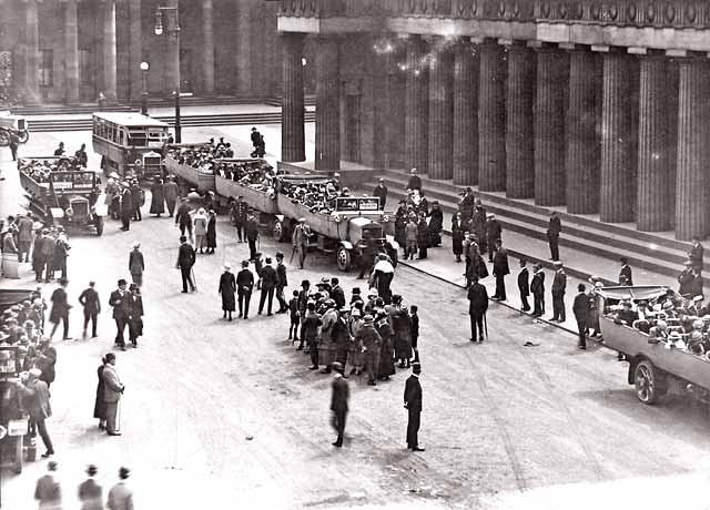 Char-a-bancs at the National Galleries at the Foot of the Mound  -  around 1921